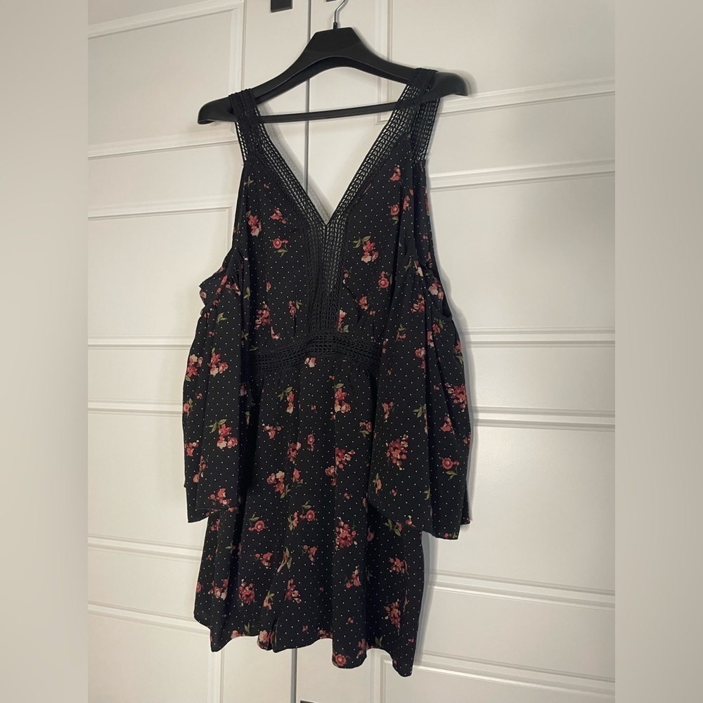 Boohoo Plus polka dot ditsy floral crochet insert romper - Picture 2 of 10